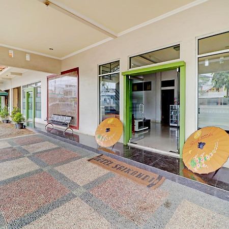 Oyo 90347 Hotel Srikandi Syariah Тасикмалая Экстерьер фото