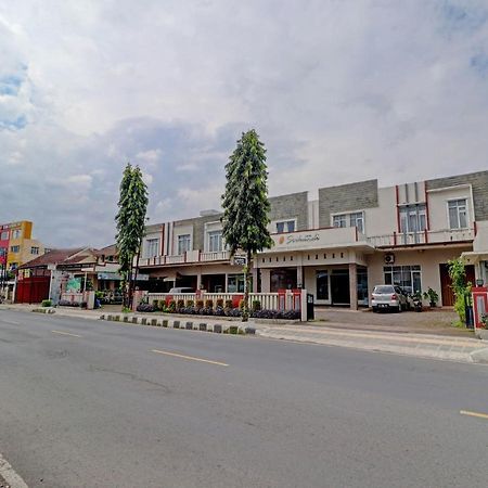 Oyo 90347 Hotel Srikandi Syariah Тасикмалая Экстерьер фото