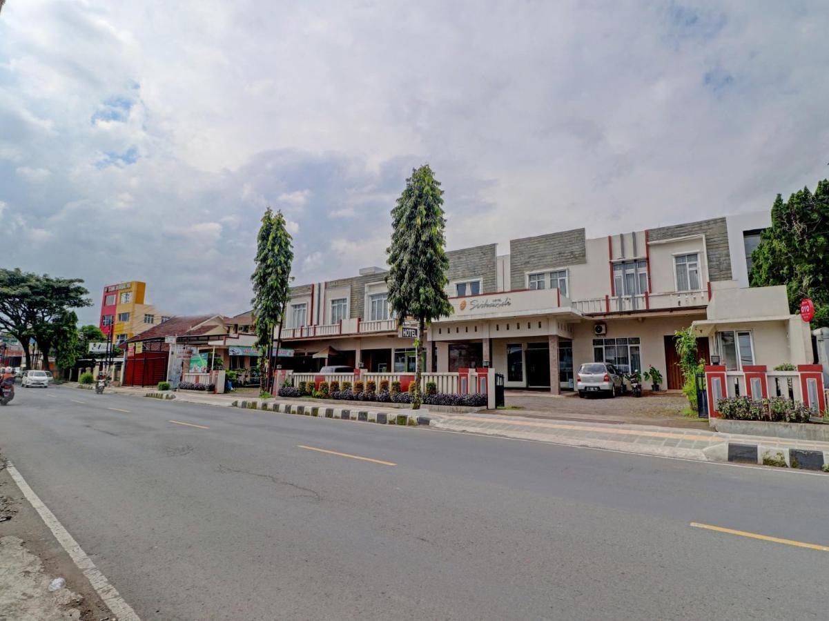 Oyo 90347 Hotel Srikandi Syariah Тасикмалая Экстерьер фото