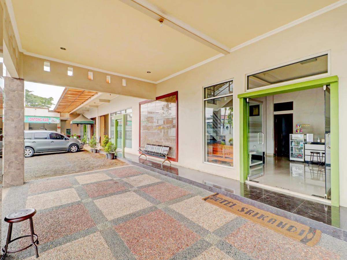 Oyo 90347 Hotel Srikandi Syariah Тасикмалая Экстерьер фото