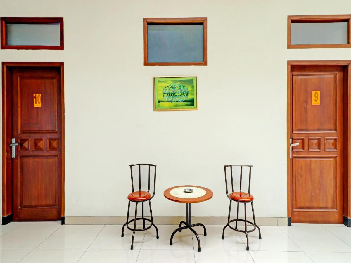 Oyo 90347 Hotel Srikandi Syariah Тасикмалая Экстерьер фото