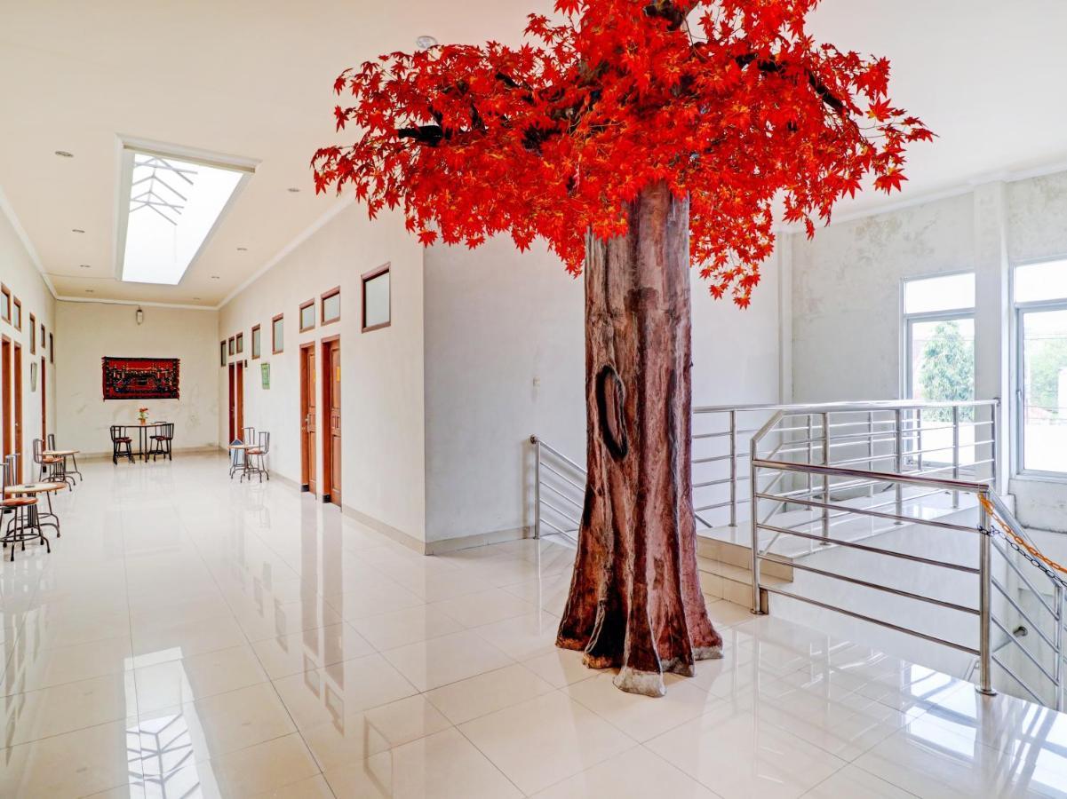 Oyo 90347 Hotel Srikandi Syariah Тасикмалая Экстерьер фото