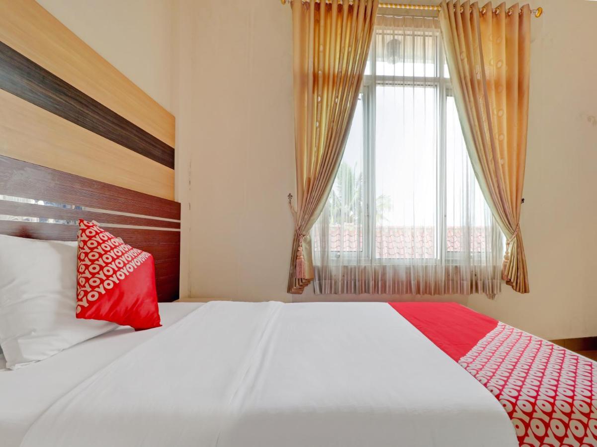 Oyo 90347 Hotel Srikandi Syariah Тасикмалая Экстерьер фото