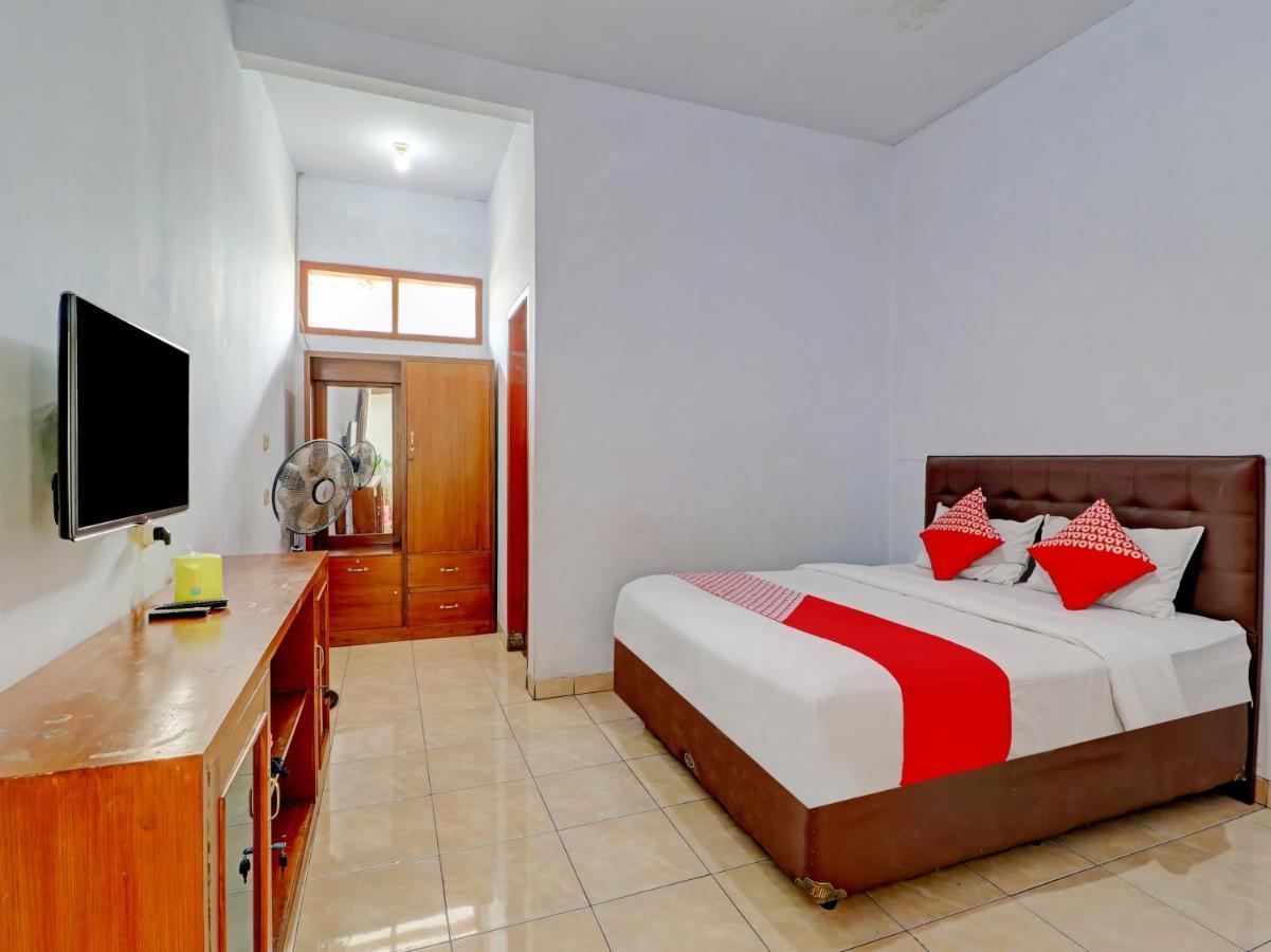 Oyo 90347 Hotel Srikandi Syariah Тасикмалая Экстерьер фото