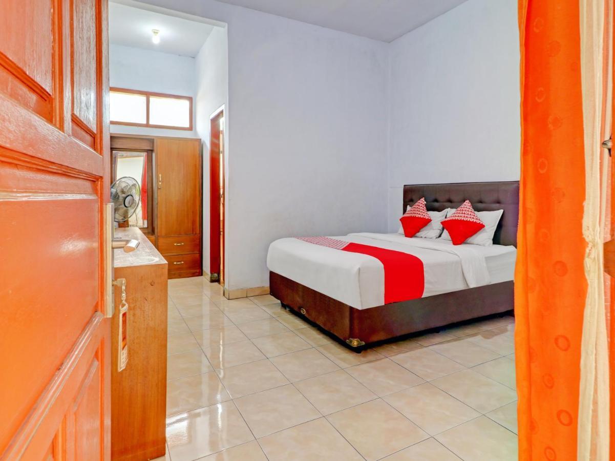 Oyo 90347 Hotel Srikandi Syariah Тасикмалая Экстерьер фото