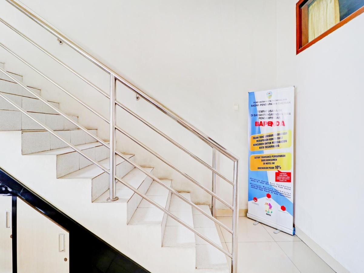 Oyo 90347 Hotel Srikandi Syariah Тасикмалая Экстерьер фото