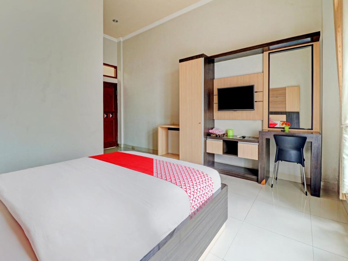 Oyo 90347 Hotel Srikandi Syariah Тасикмалая Экстерьер фото