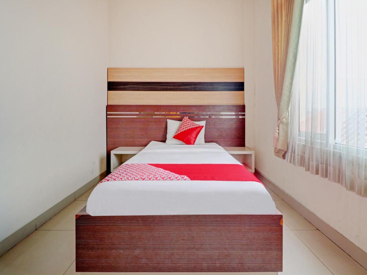 Oyo 90347 Hotel Srikandi Syariah Тасикмалая Экстерьер фото